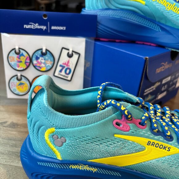 Brooks Adrenaline GTS 25 runDisney Disneyland-Women 6.5 NIB - Picture 6 of 7